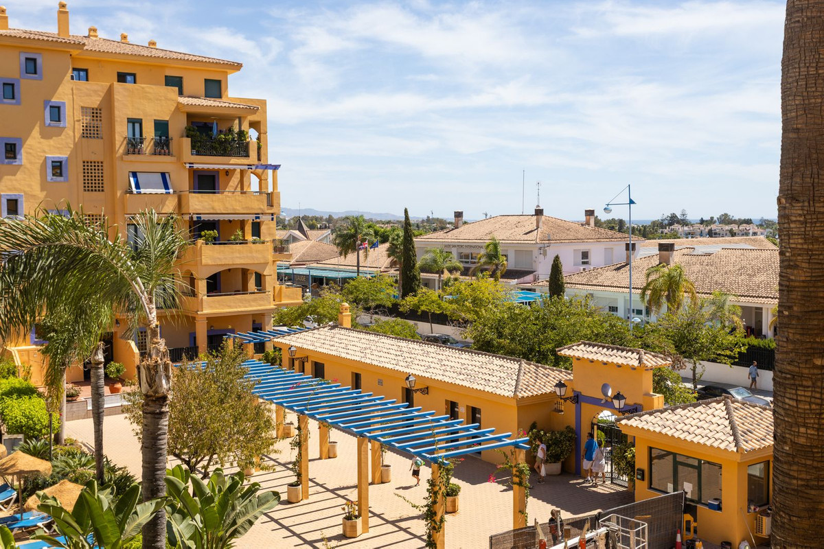 2 Bed Apartment for sale in San Pedro De Alcántara Costa Del Sol, Málaga, Spain