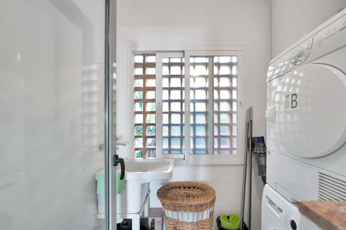 Se vende Apartamento Planta Media de 2 dormitorios en Costa Del Sol, Málaga, España
