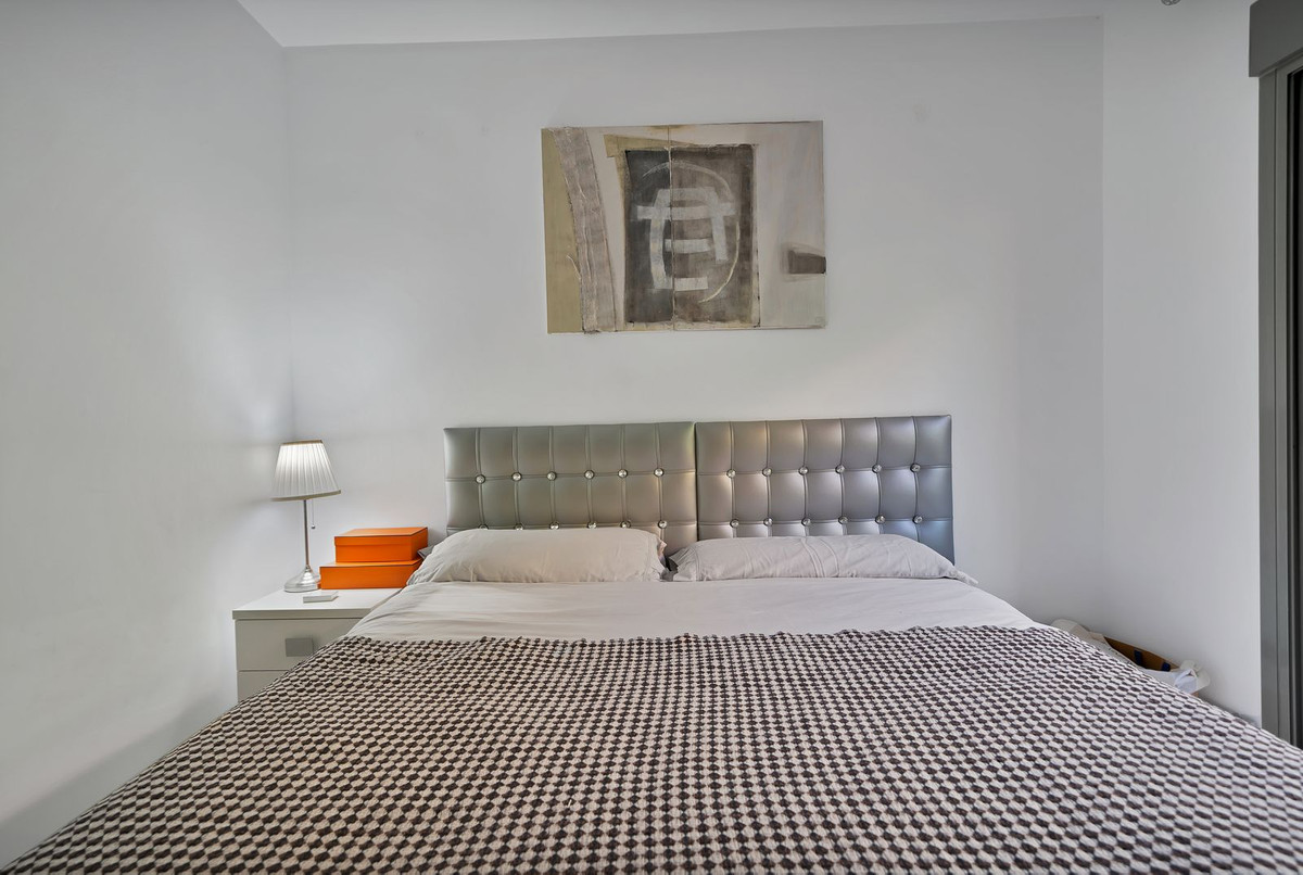 Se vende Apartamento Planta Media de 2 dormitorios en Costa Del Sol, Málaga, España