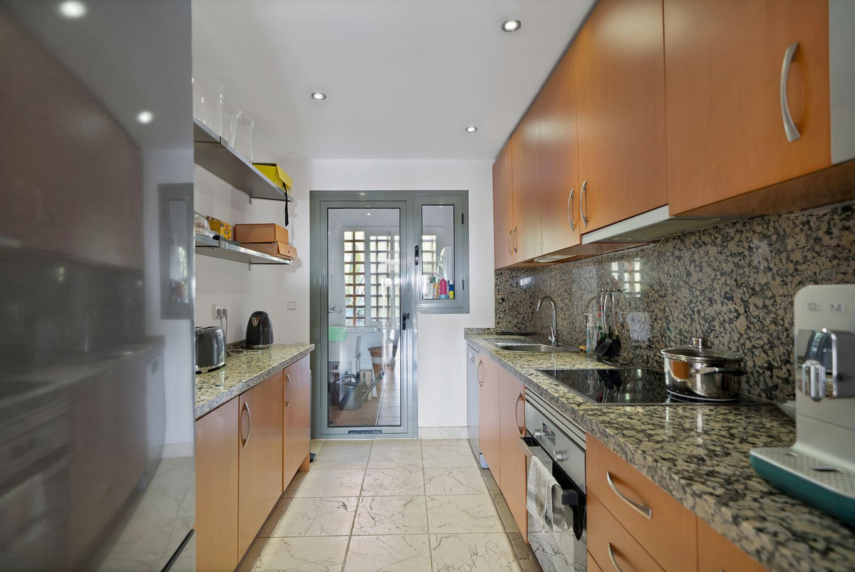 Se vende Apartamento Planta Media de 2 dormitorios en Costa Del Sol, Málaga, España