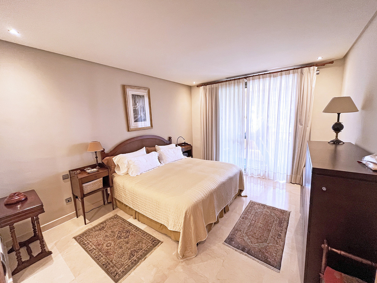 2 Bed Apartment for sale in The Golden Mile Costa Del Sol, Málaga, Spain