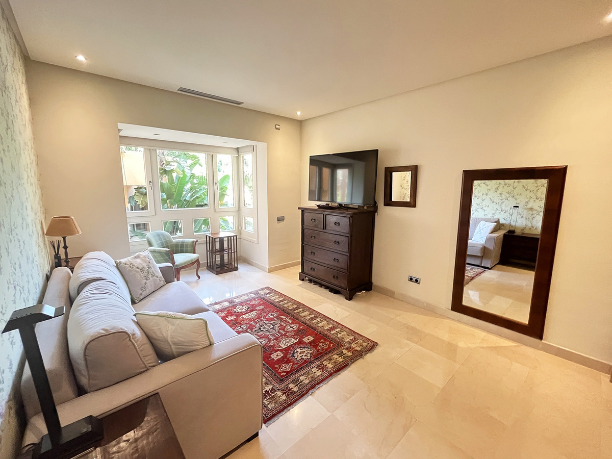 2 Bed Apartment for sale in The Golden Mile Costa Del Sol, Málaga, Spain
