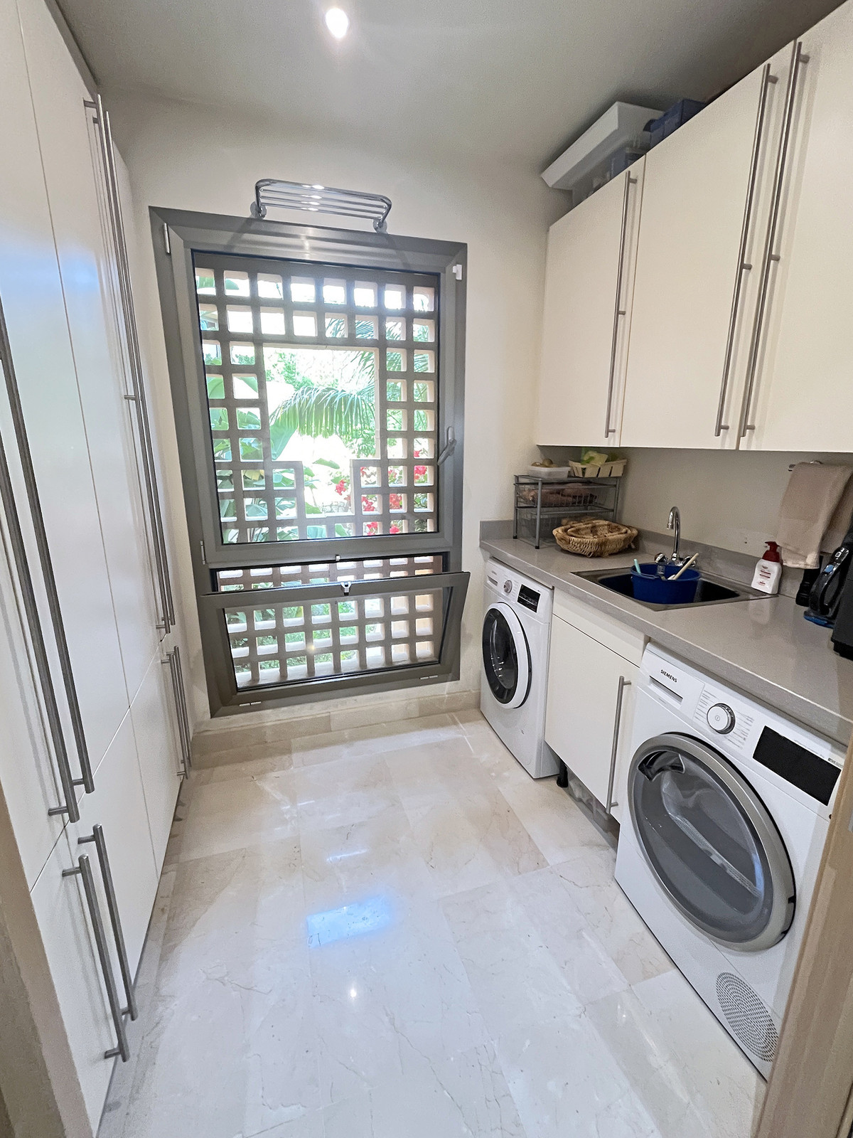 2 Bed Apartment for sale in The Golden Mile Costa Del Sol, Málaga, Spain
