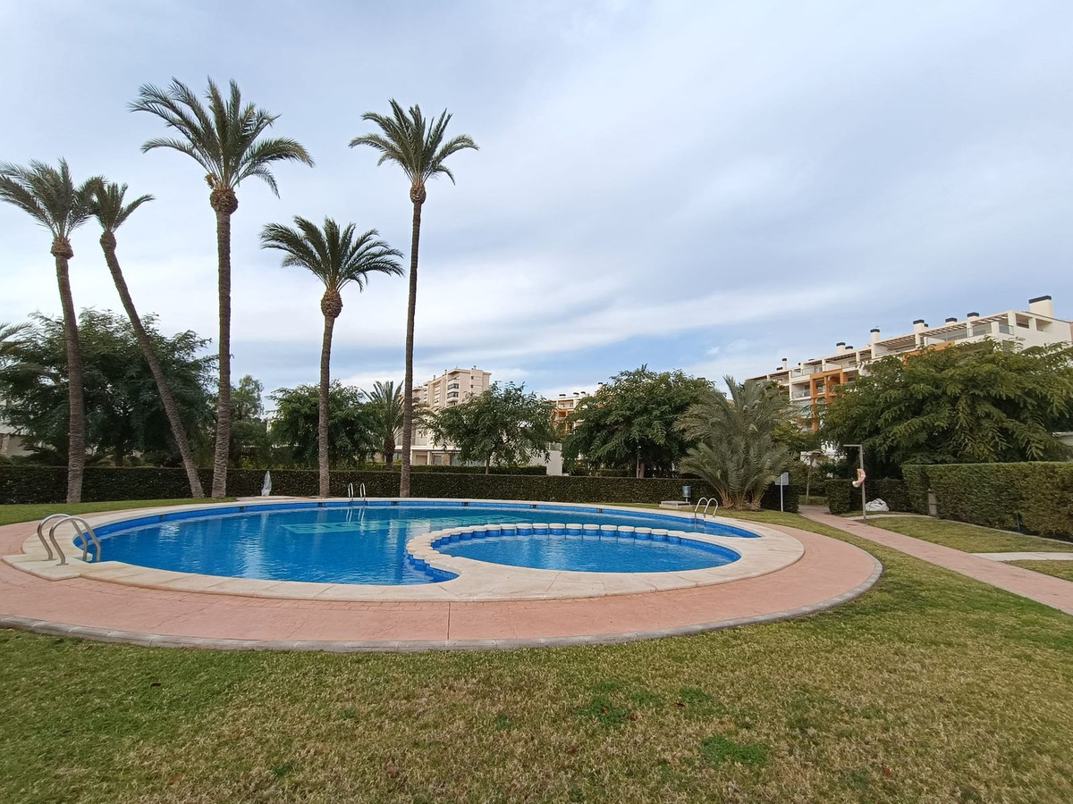 Se vende Apartamento Planta Media de 2 dormitorios en Costa Blanca, Alicante, España