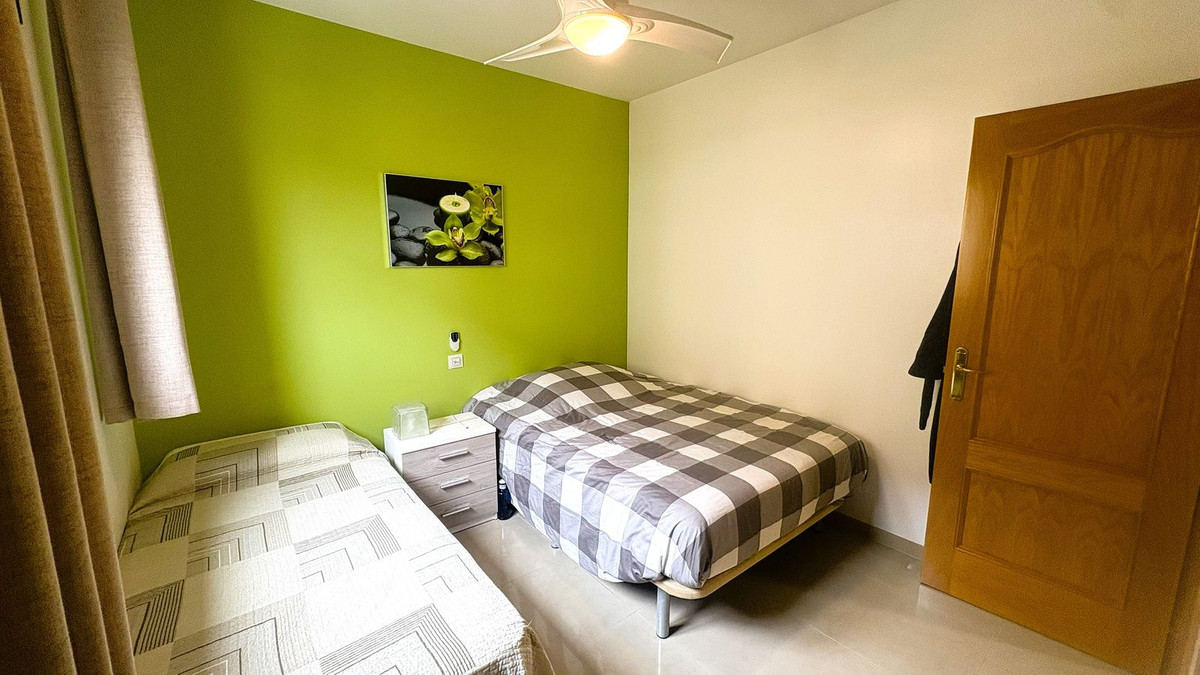 Se vende Apartamento Planta Media de 2 dormitorios en Costa Del Sol, Málaga, España