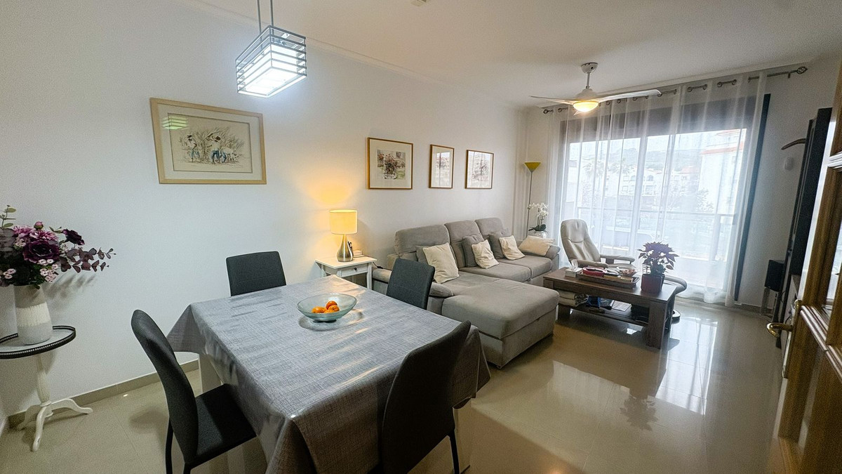 Se vende Apartamento Planta Media de 2 dormitorios en Costa Del Sol, Málaga, España