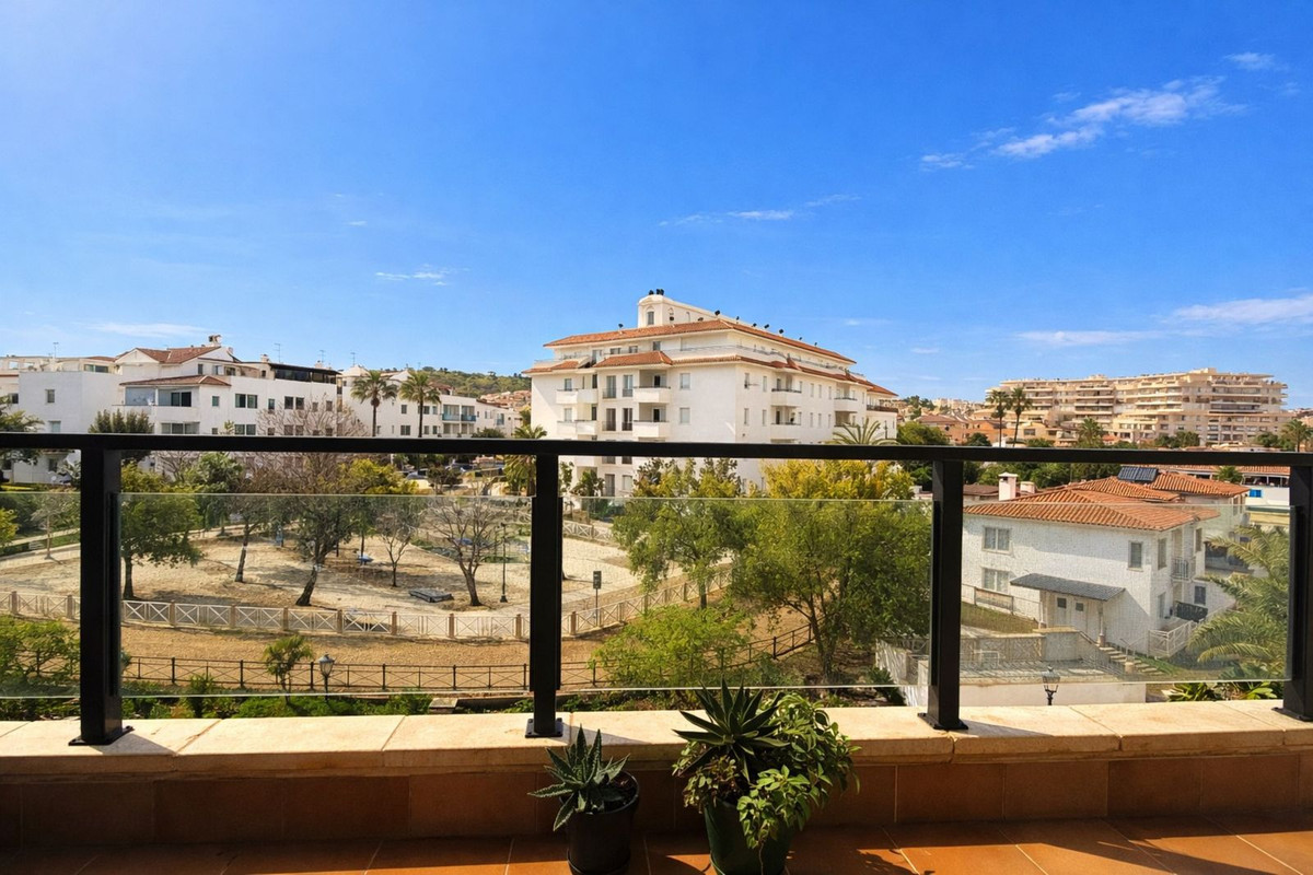 Se vende Apartamento Planta Media de 2 dormitorios en Costa Del Sol, Málaga, España