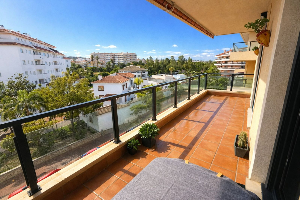 Se vende Apartamento Planta Media de 2 dormitorios en Costa Del Sol, Málaga, España