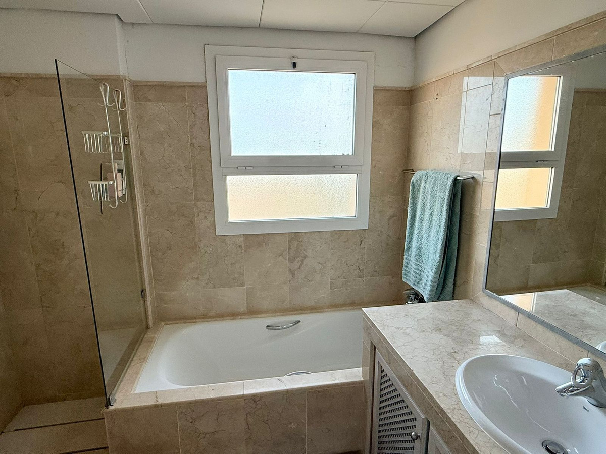 Se vende Ático Dúplex de 3 dormitorios en Costa Del Sol, Cadiz, España