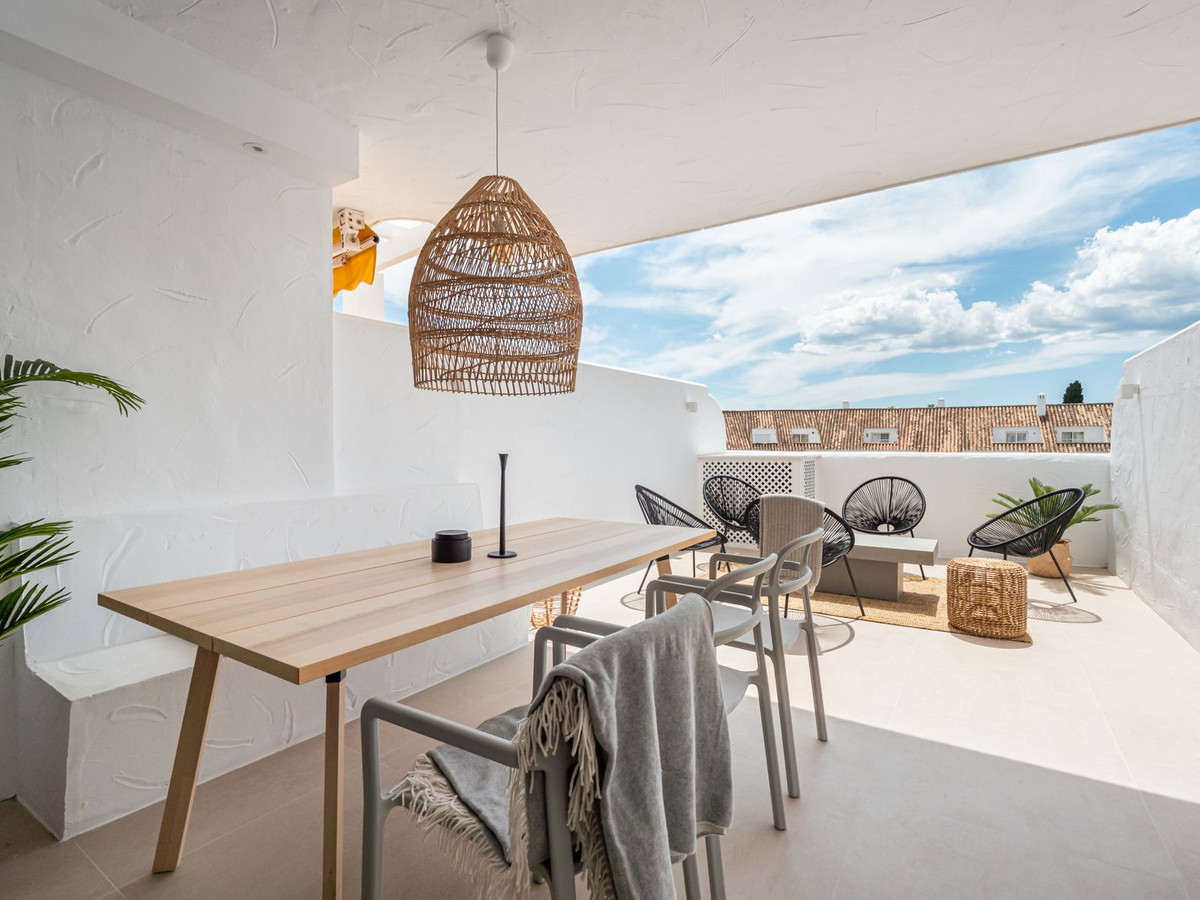 2 Bed Apartment for sale in Nueva Andalucía Costa Del Sol, Málaga, Spain