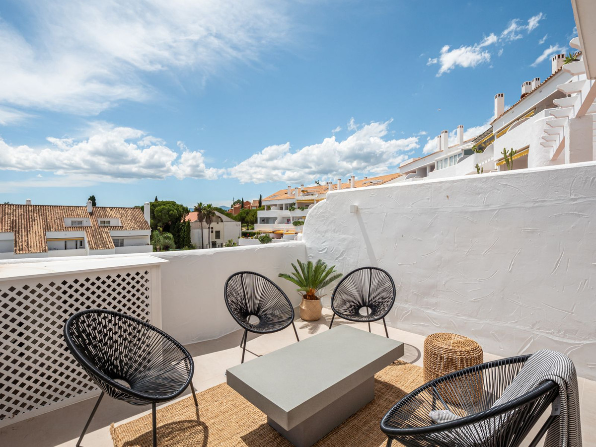 2 Bed Apartment for sale in Nueva Andalucía Costa Del Sol, Málaga, Spain