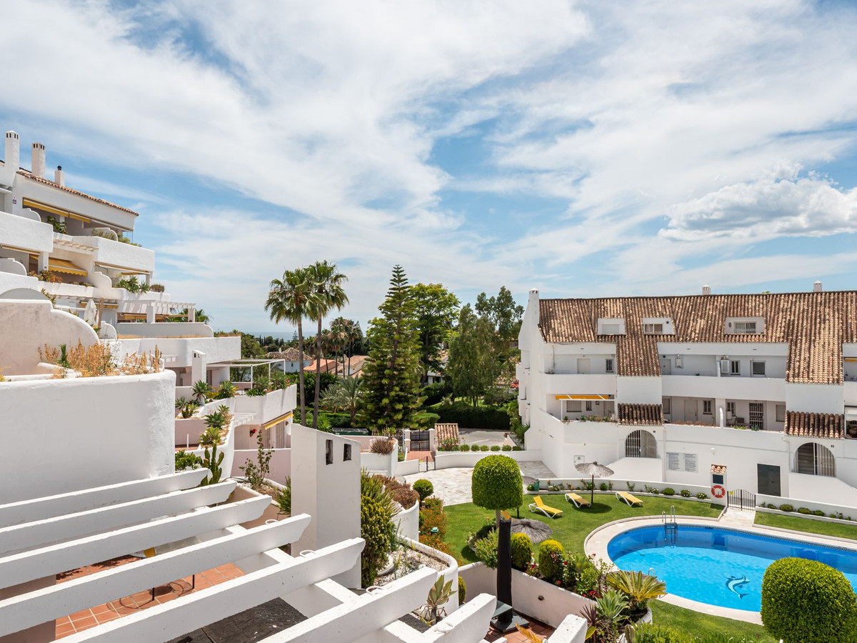 2 Bed Apartment for sale in Nueva Andalucía Costa Del Sol, Málaga, Spain