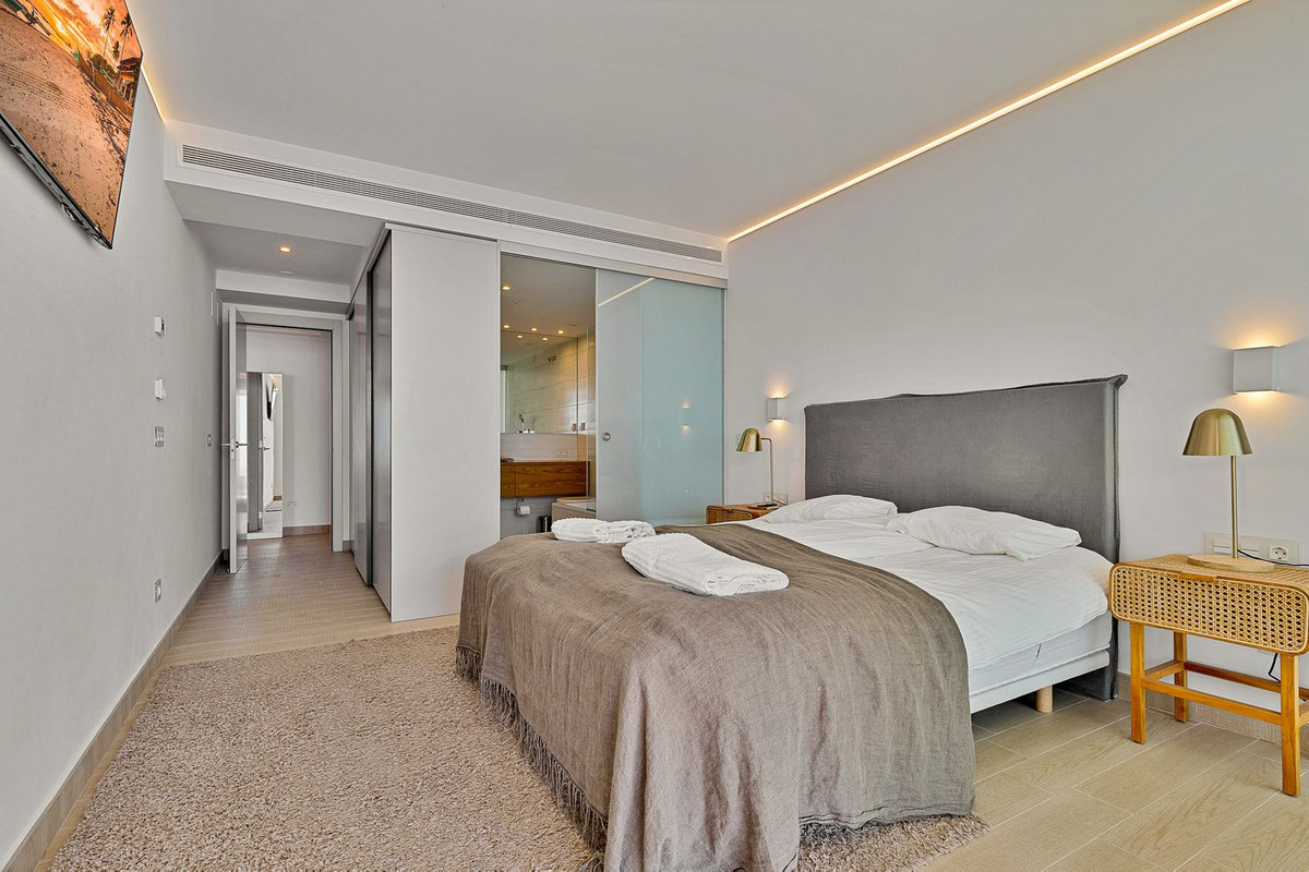 3 Bed Apartment for sale in Fuengirola Costa Del Sol, Málaga, Spain