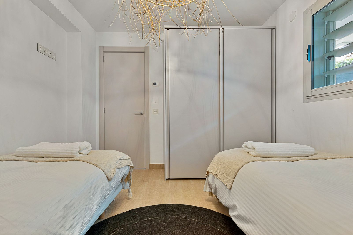 3 Bed Apartment for sale in Fuengirola Costa Del Sol, Málaga, Spain