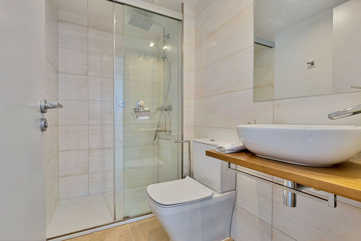 3 Bed Apartment for sale in Fuengirola Costa Del Sol, Málaga, Spain