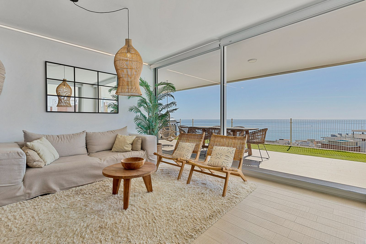 3 Bed Apartment for sale in Fuengirola Costa Del Sol, Málaga, Spain