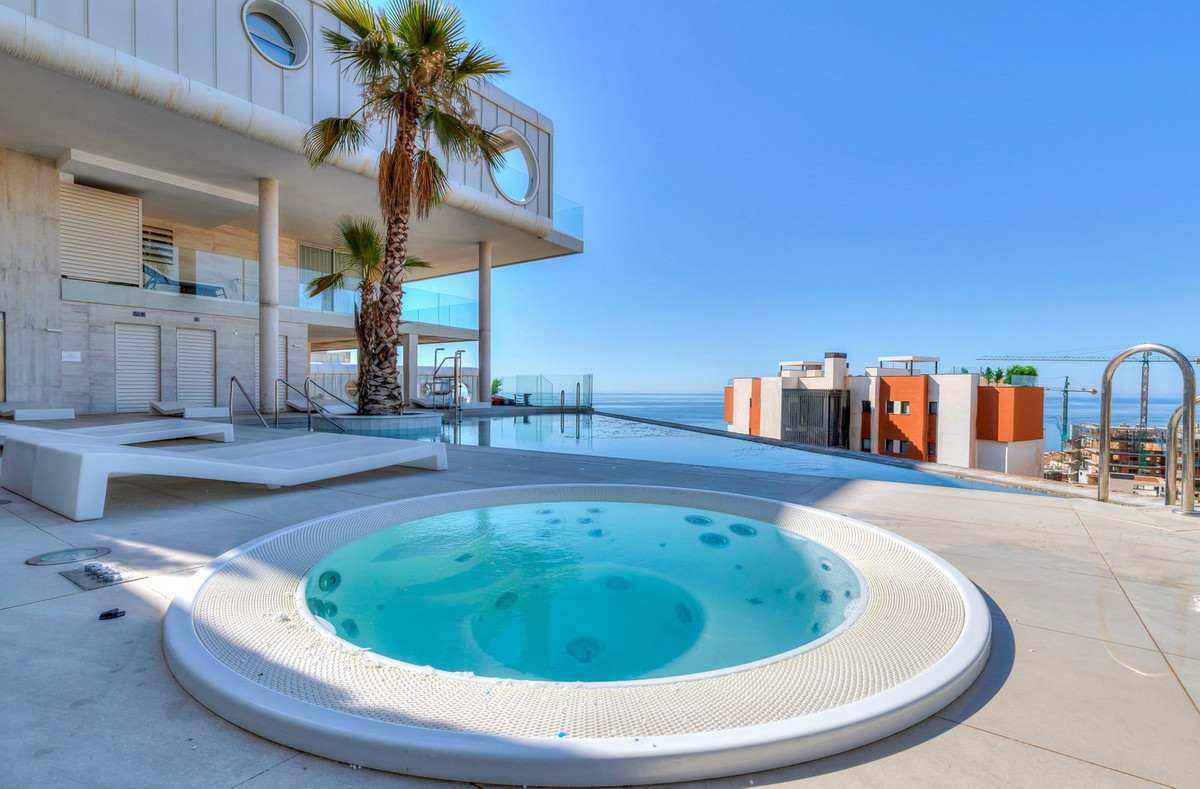 3 Bed Apartment for sale in Fuengirola Costa Del Sol, Málaga, Spain