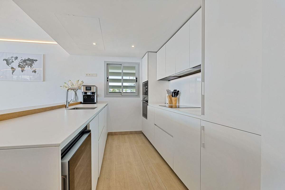 3 Bed Apartment for sale in Fuengirola Costa Del Sol, Málaga, Spain
