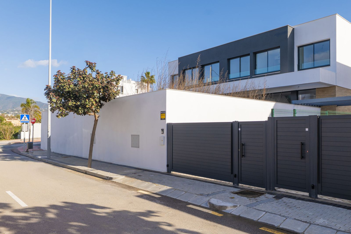 4 Bed Townhouse for sale in Atalaya Costa Del Sol, Málaga, Spain