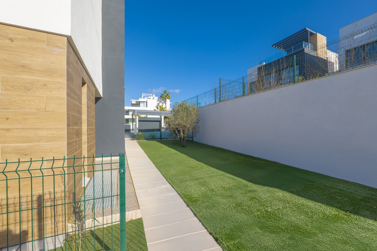 4 Bed Townhouse for sale in Atalaya Costa Del Sol, Málaga, Spain