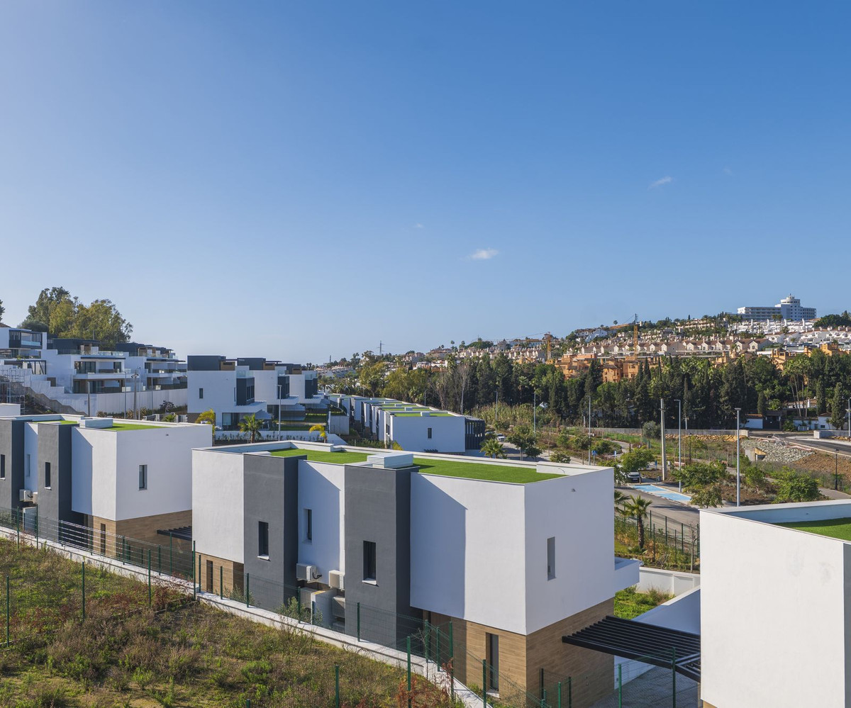4 Bed Townhouse for sale in Atalaya Costa Del Sol, Málaga, Spain