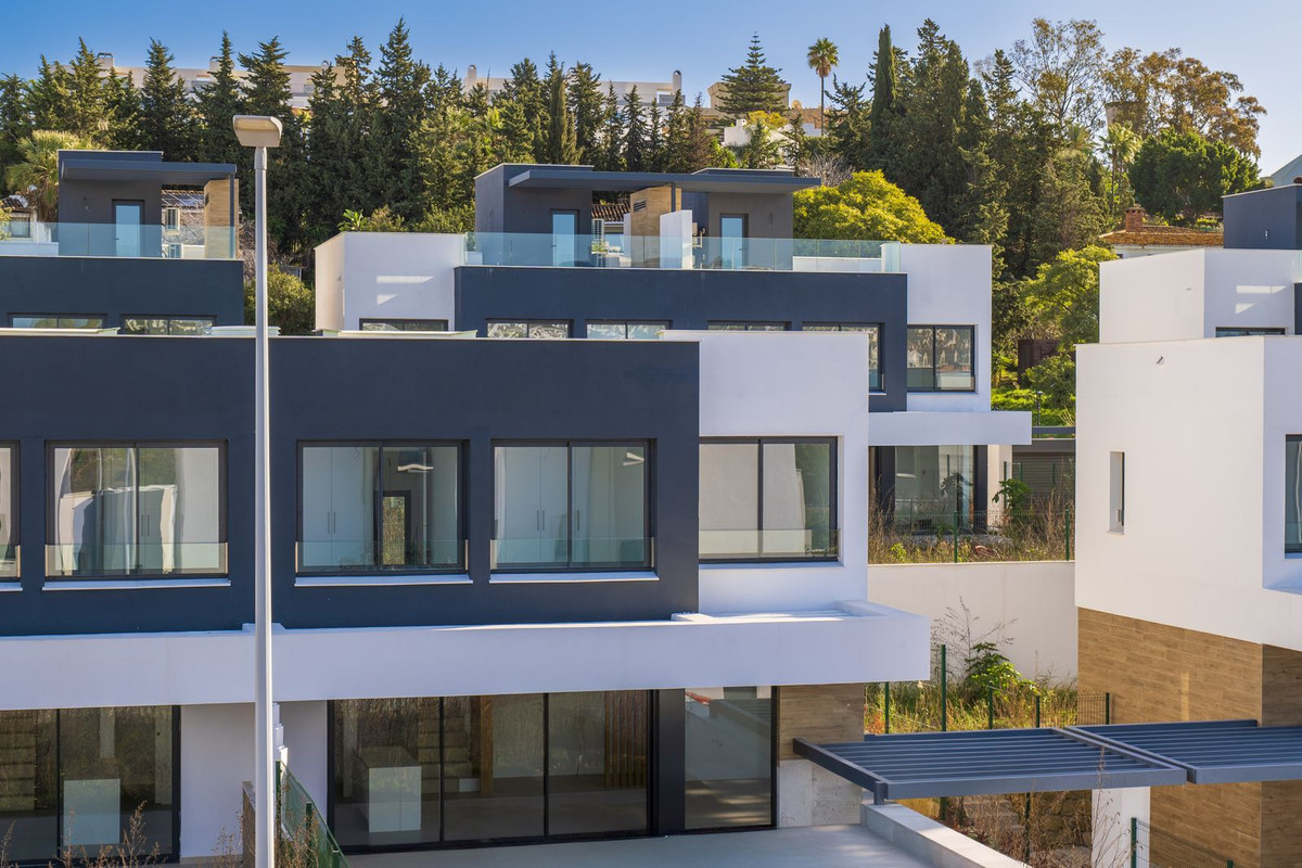4 Bed Townhouse for sale in Atalaya Costa Del Sol, Málaga, Spain