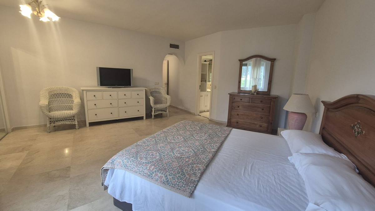 3 Bed Apartment for sale in Estepona Costa Del Sol, Málaga, Spain