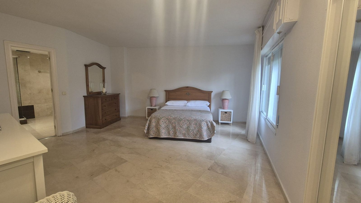 3 Bed Apartment for sale in Estepona Costa Del Sol, Málaga, Spain