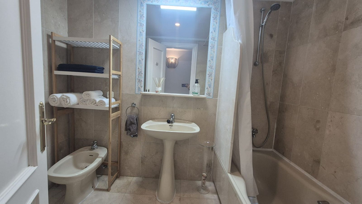 3 Bed Apartment for sale in Estepona Costa Del Sol, Málaga, Spain