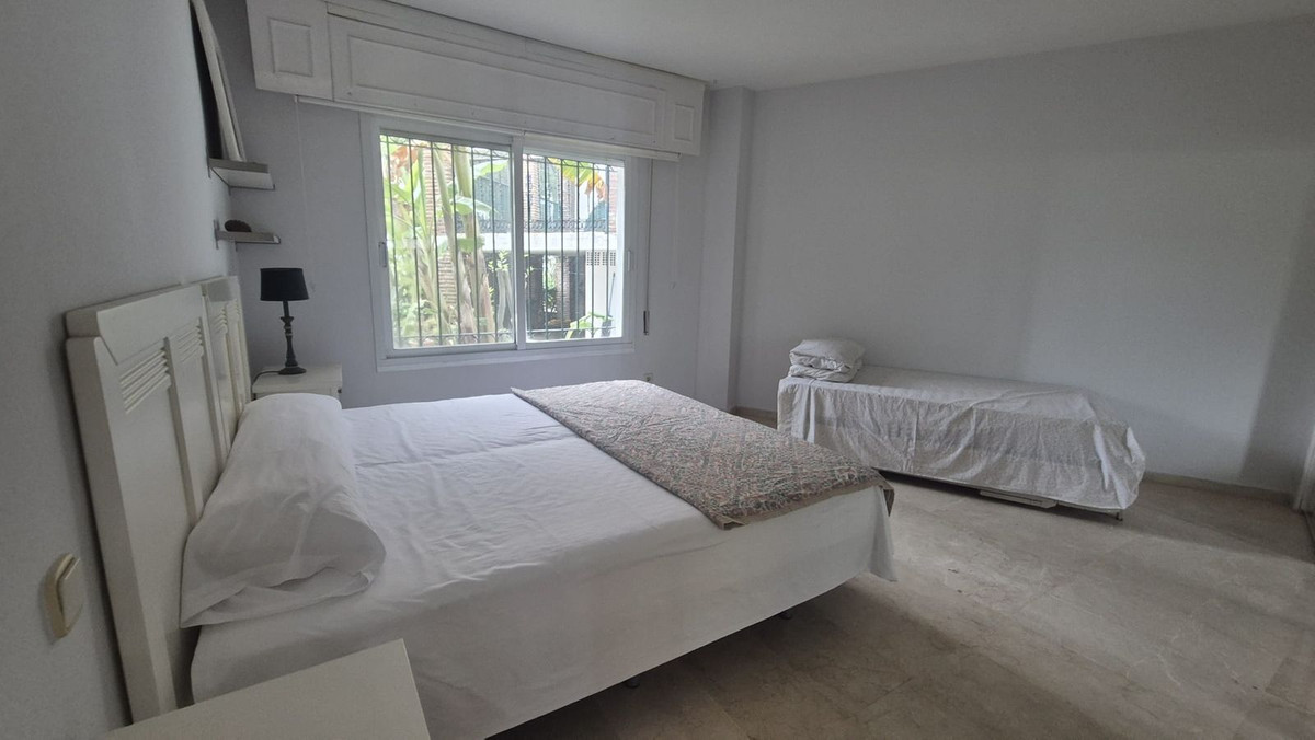 3 Bed Apartment for sale in Estepona Costa Del Sol, Málaga, Spain