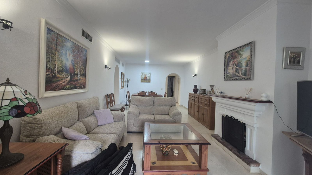 3 Bed Apartment for sale in Estepona Costa Del Sol, Málaga, Spain