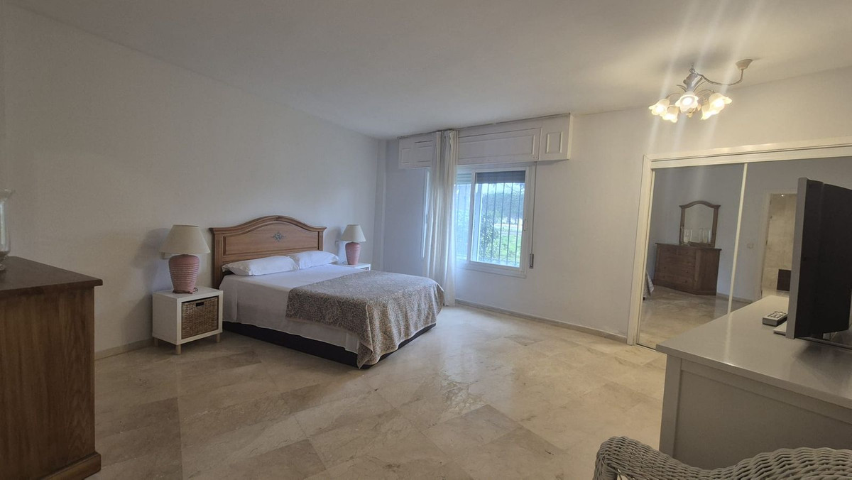 3 Bed Apartment for sale in Estepona Costa Del Sol, Málaga, Spain