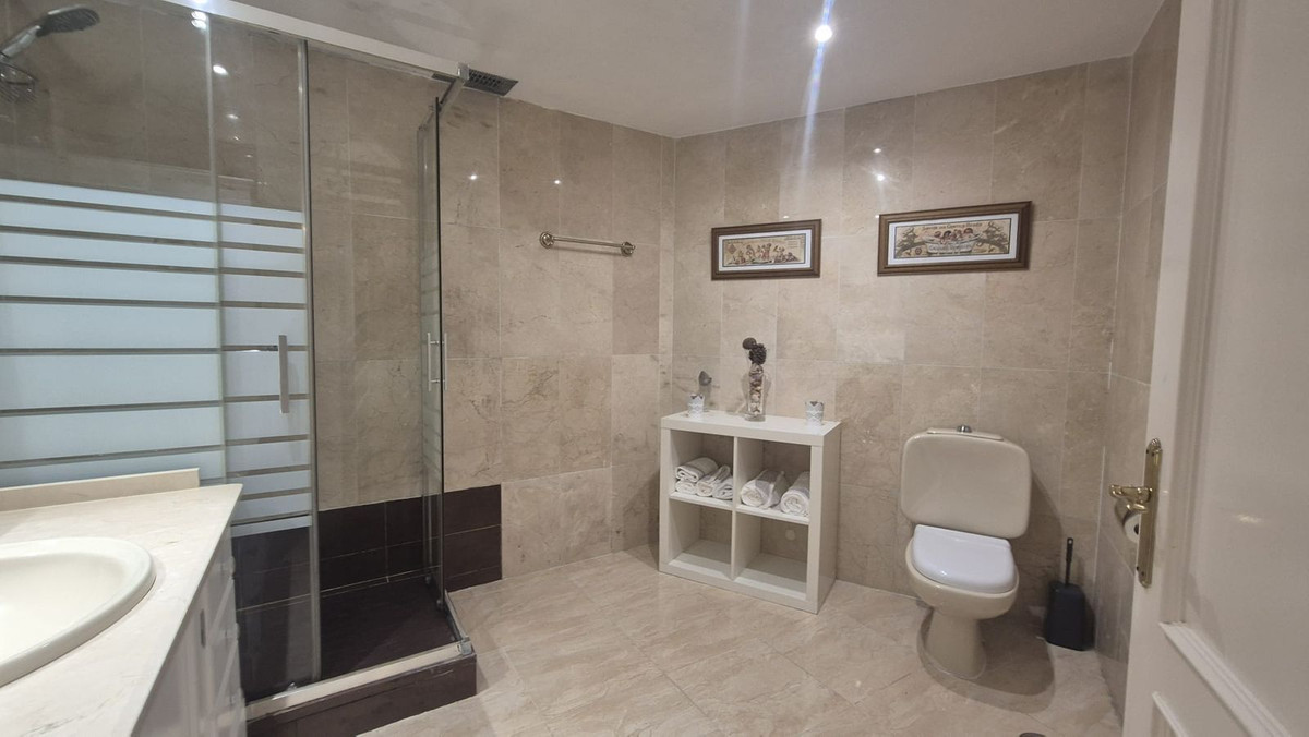 3 Bed Apartment for sale in Estepona Costa Del Sol, Málaga, Spain