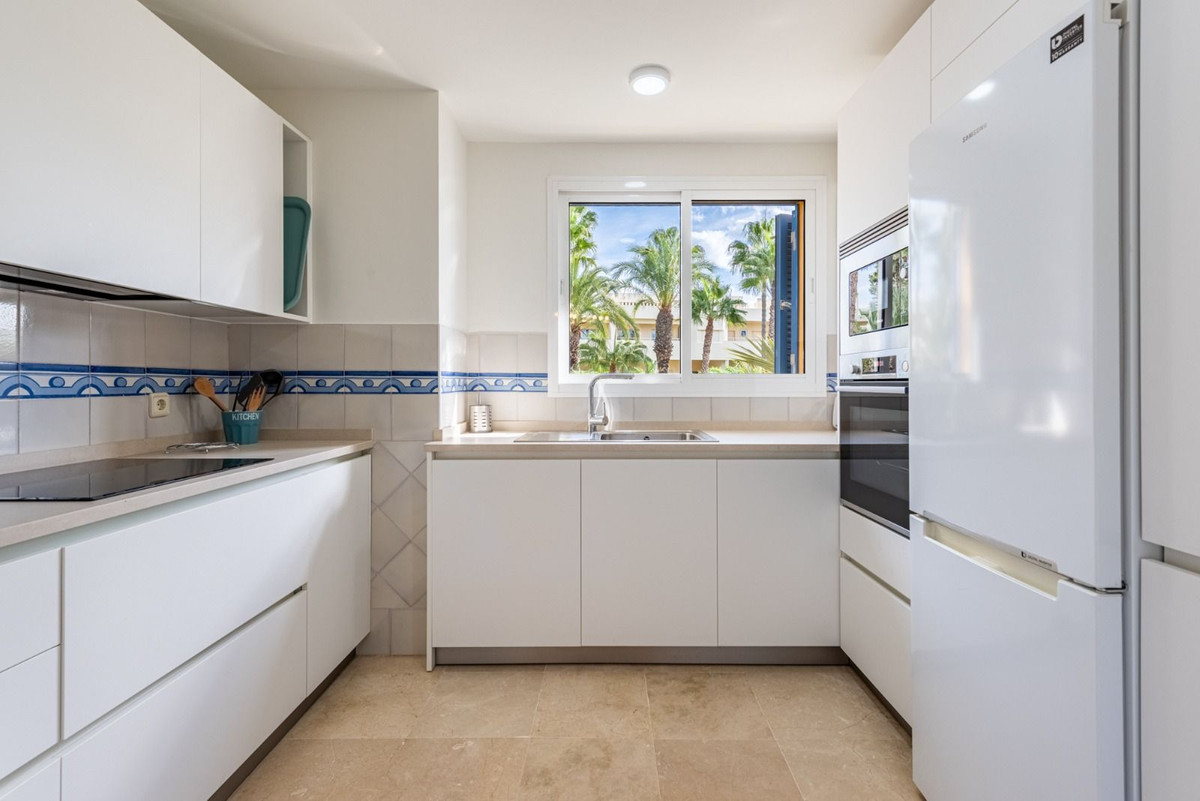 Se vende Apartamento Planta Media de 2 dormitorios en Costa Del Sol, Cadiz, España