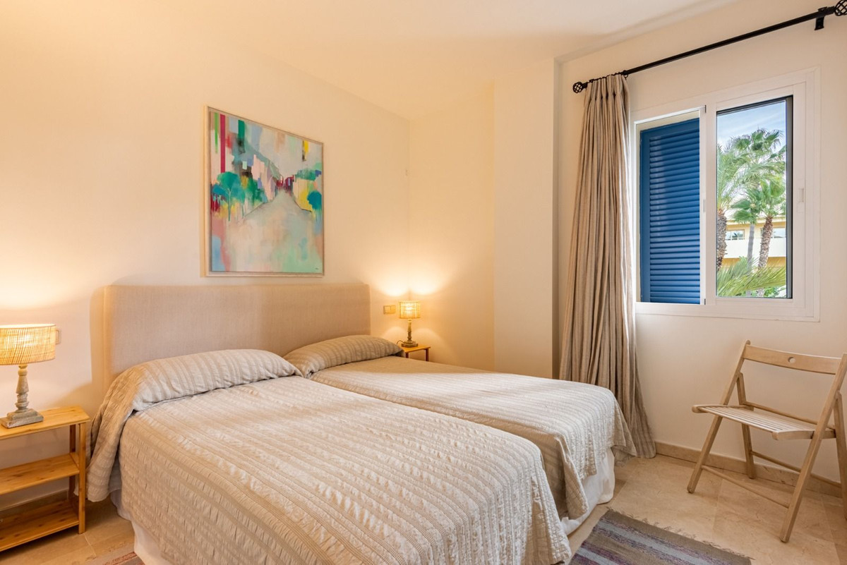 Se vende Apartamento Planta Media de 2 dormitorios en Costa Del Sol, Cadiz, España