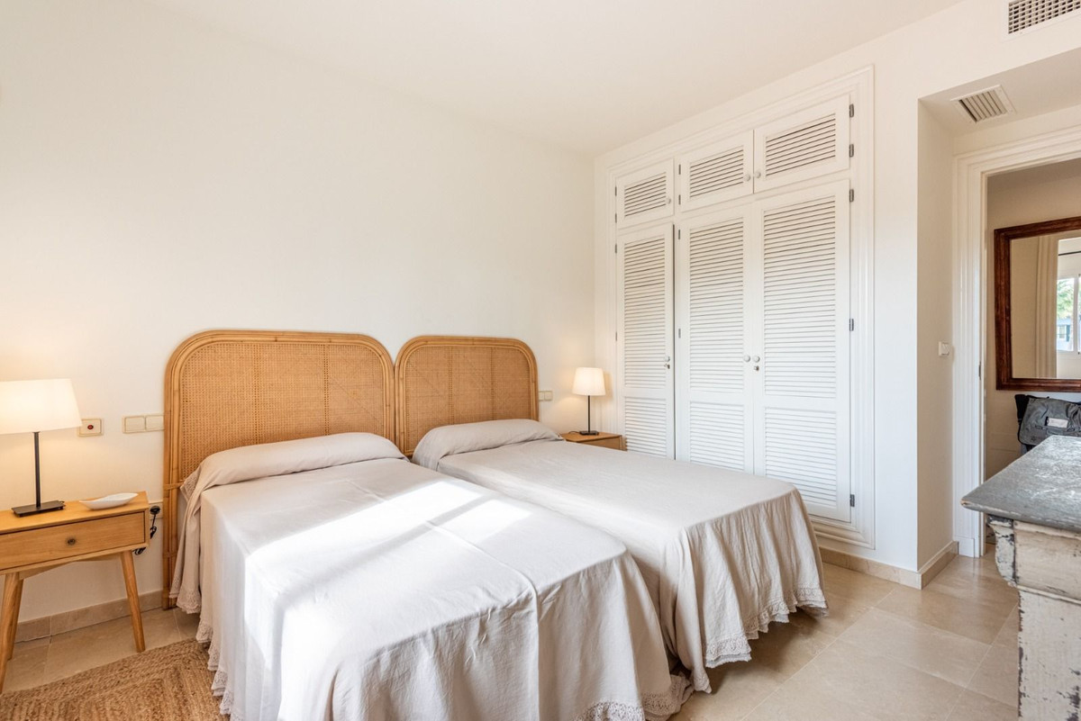 Se vende Apartamento Planta Media de 2 dormitorios en Costa Del Sol, Cadiz, España