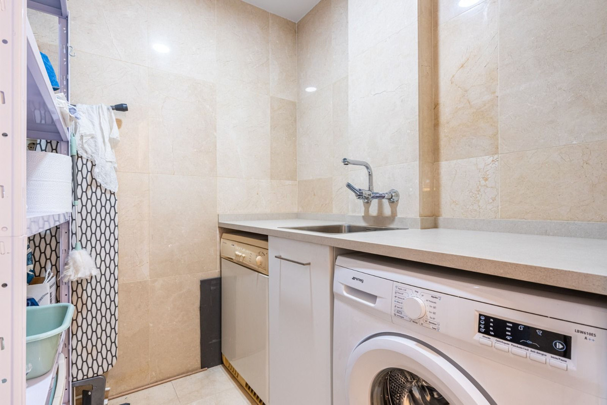 Se vende Apartamento Planta Media de 2 dormitorios en Costa Del Sol, Cadiz, España