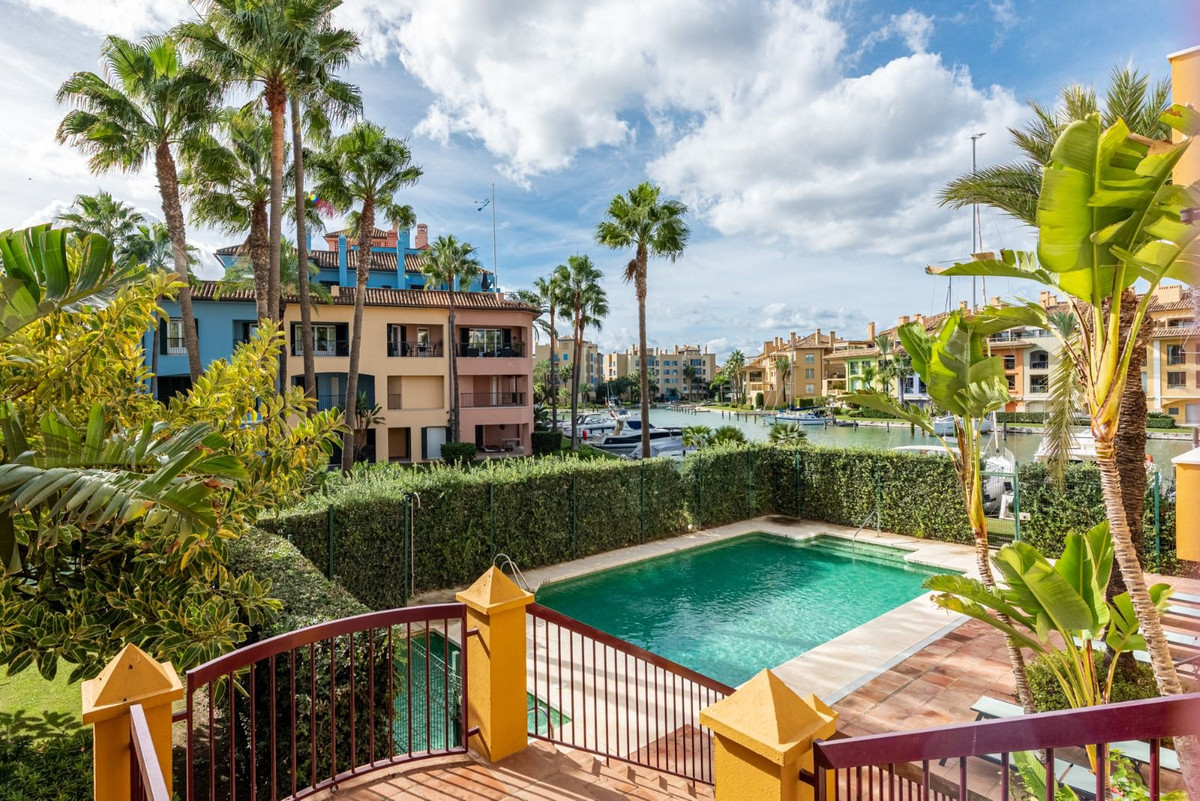 Se vende Apartamento Planta Media de 2 dormitorios en Costa Del Sol, Cadiz, España