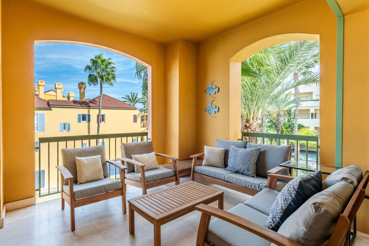 Se vende Apartamento Planta Media de 2 dormitorios en Costa Del Sol, Cadiz, España