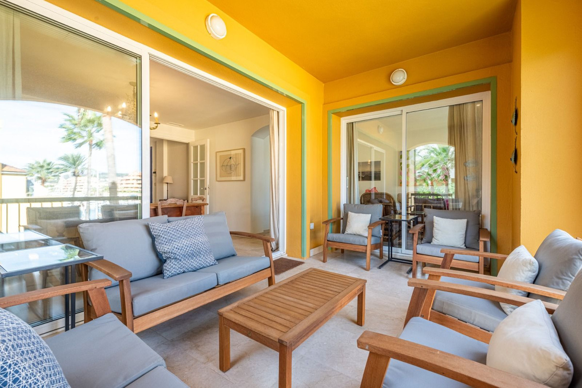 Se vende Apartamento Planta Media de 2 dormitorios en Costa Del Sol, Cadiz, España