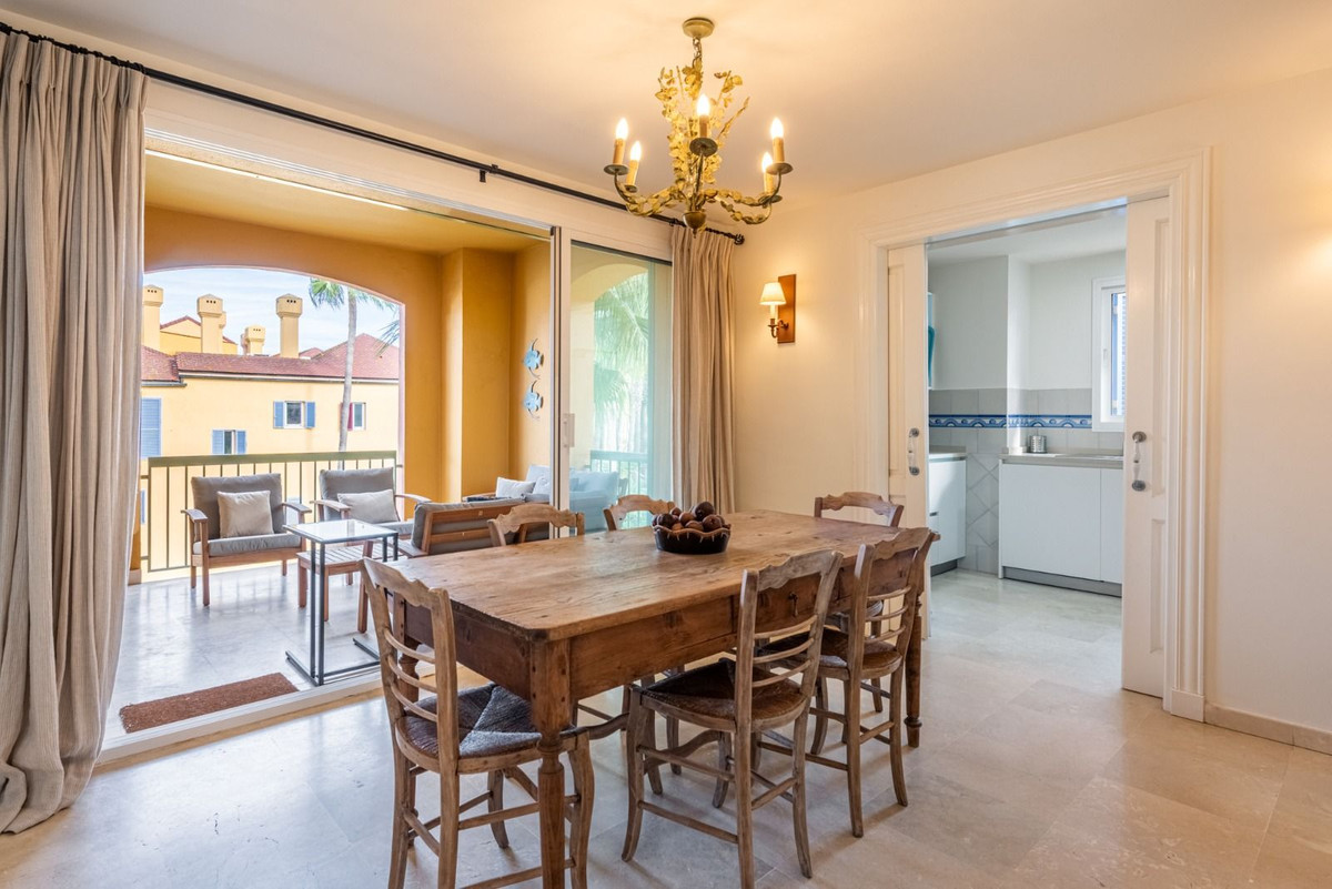 Se vende Apartamento Planta Media de 2 dormitorios en Costa Del Sol, Cadiz, España