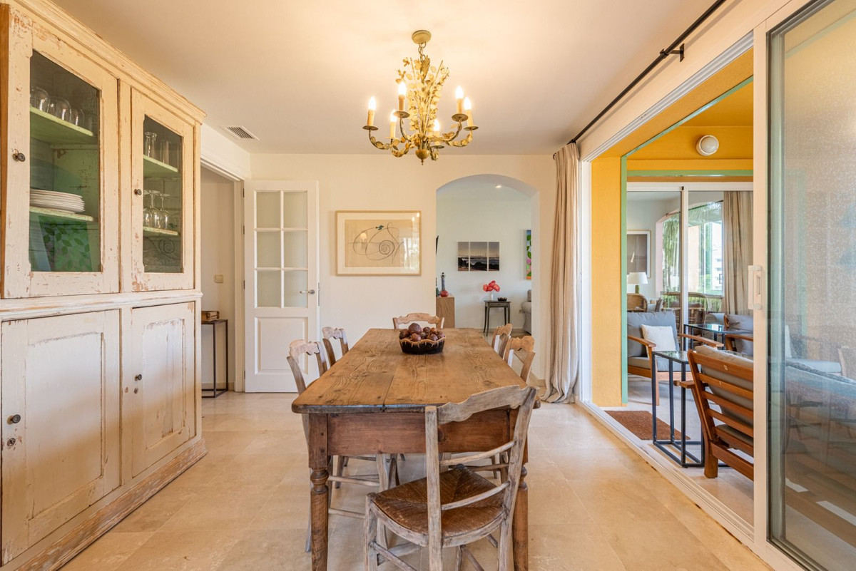 Se vende Apartamento Planta Media de 2 dormitorios en Costa Del Sol, Cadiz, España