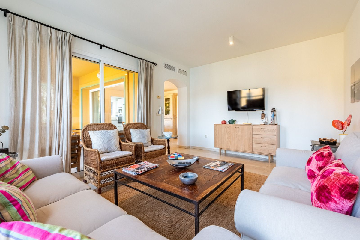 Se vende Apartamento Planta Media de 2 dormitorios en Costa Del Sol, Cadiz, España