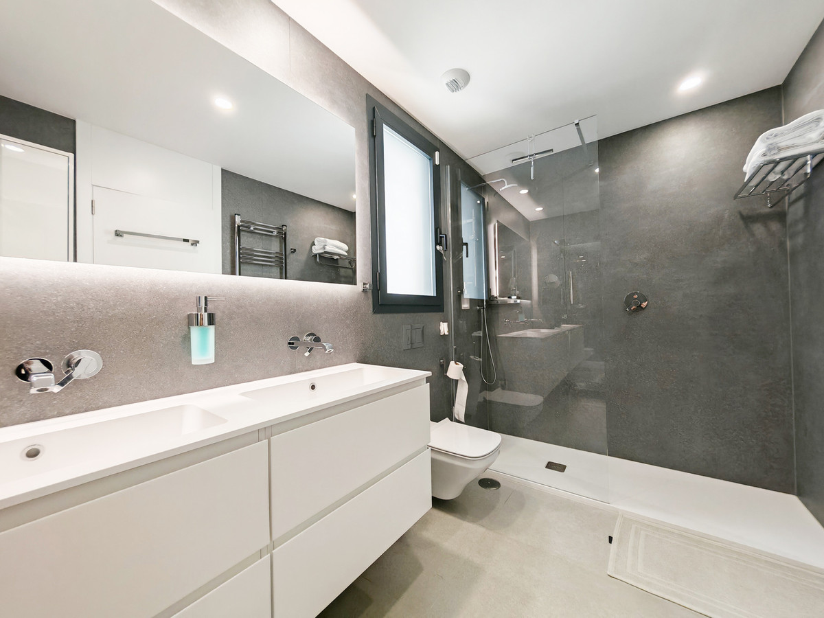3 Bed Apartment for sale in Marbella Costa Del Sol, Málaga, Spain