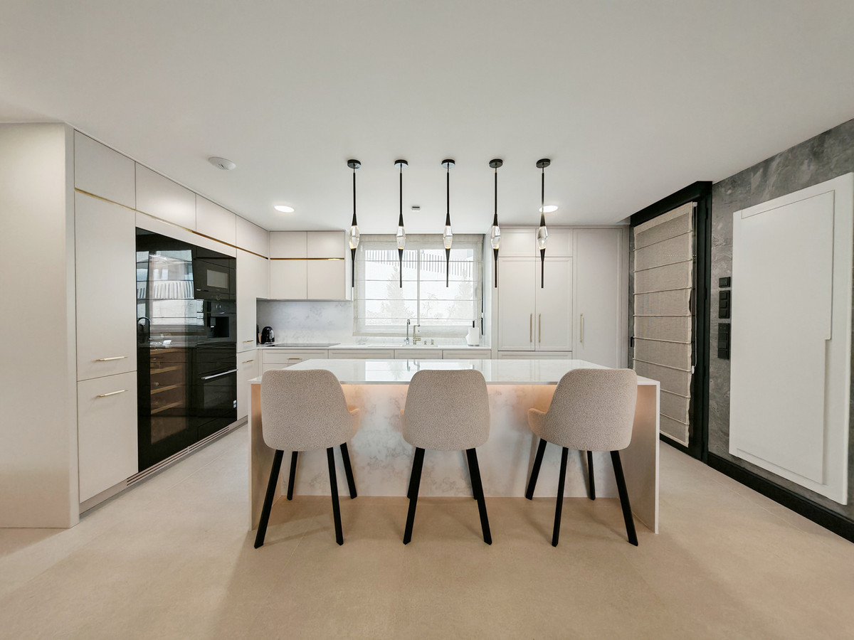 3 Bed Apartment for sale in Marbella Costa Del Sol, Málaga, Spain