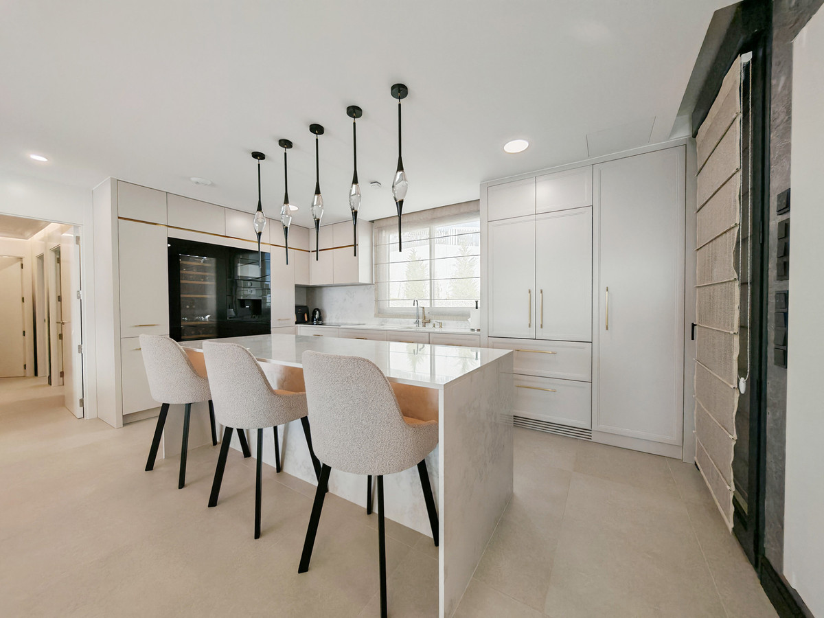 3 Bed Apartment for sale in Marbella Costa Del Sol, Málaga, Spain