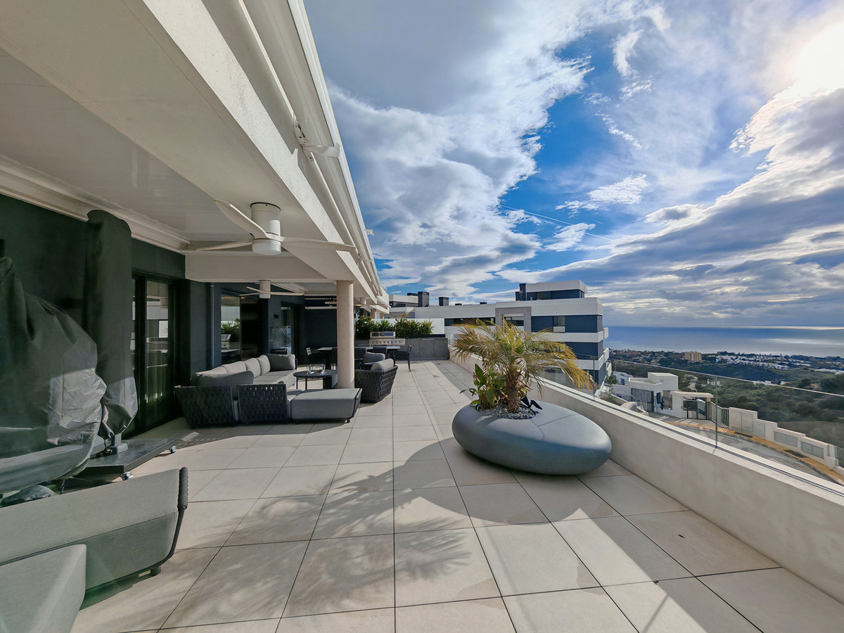 3 Bed Apartment for sale in Marbella Costa Del Sol, Málaga, Spain