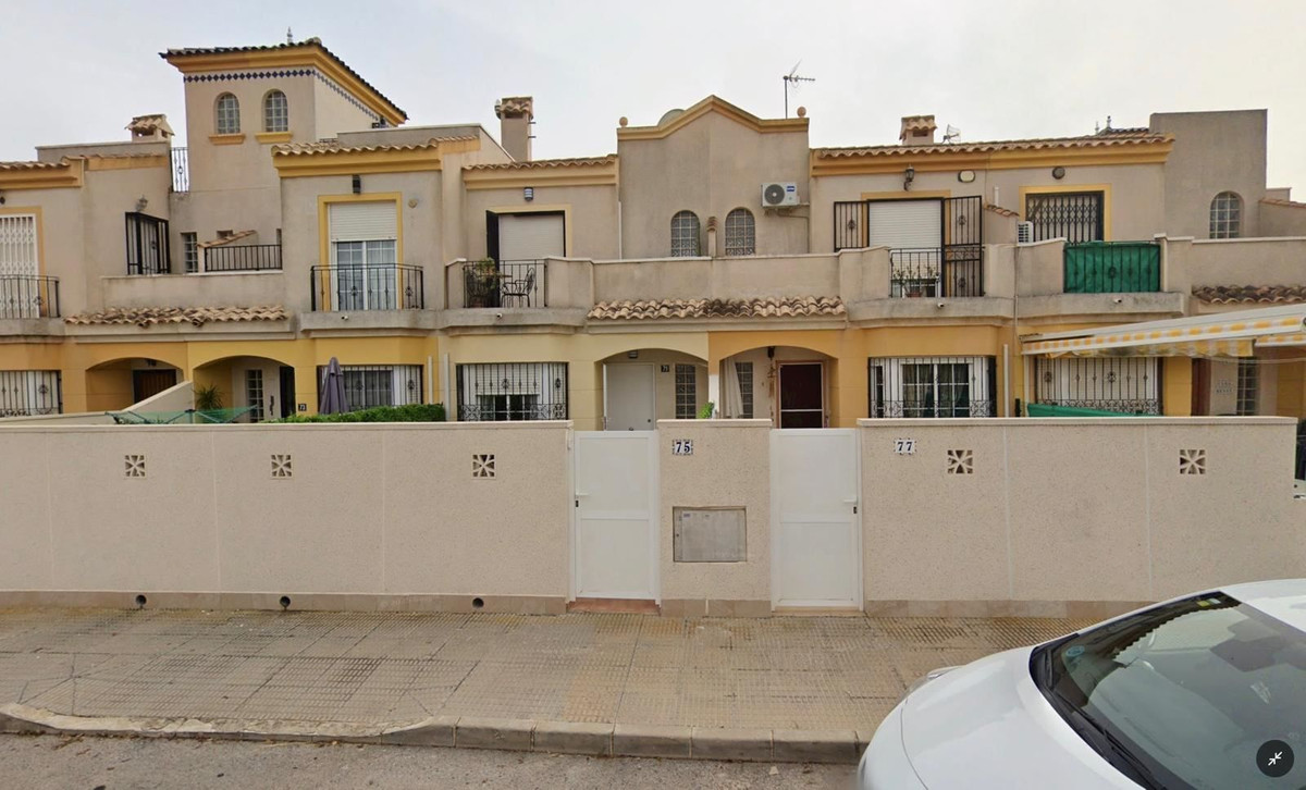 2 Bed Townhouse for sale in Guardamar Del Segura Costa Blanca, Alicante, Spain