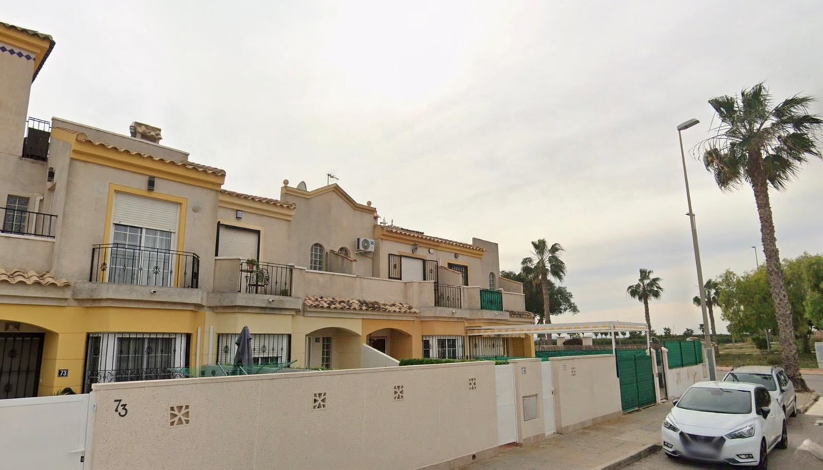 2 Bed Townhouse for sale in Guardamar Del Segura Costa Blanca, Alicante, Spain