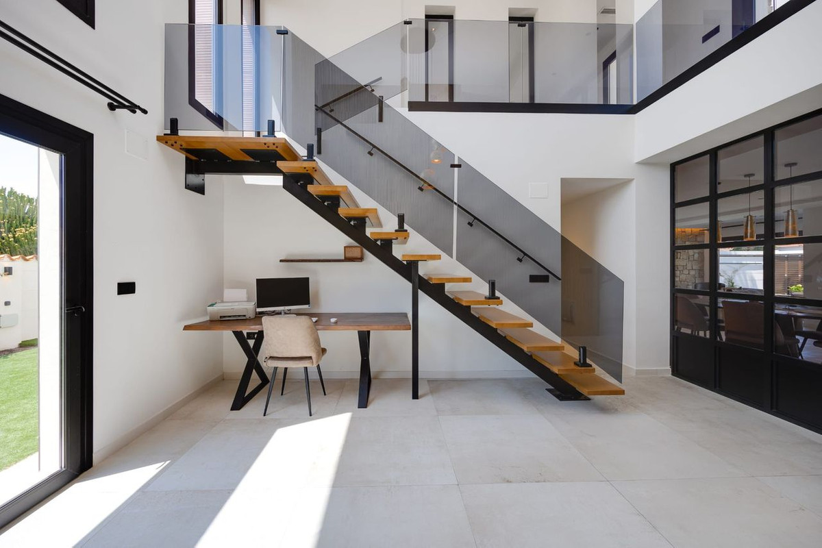 5 Bed Townhouse for sale in Torrevieja Costa Blanca, Alicante, Spain